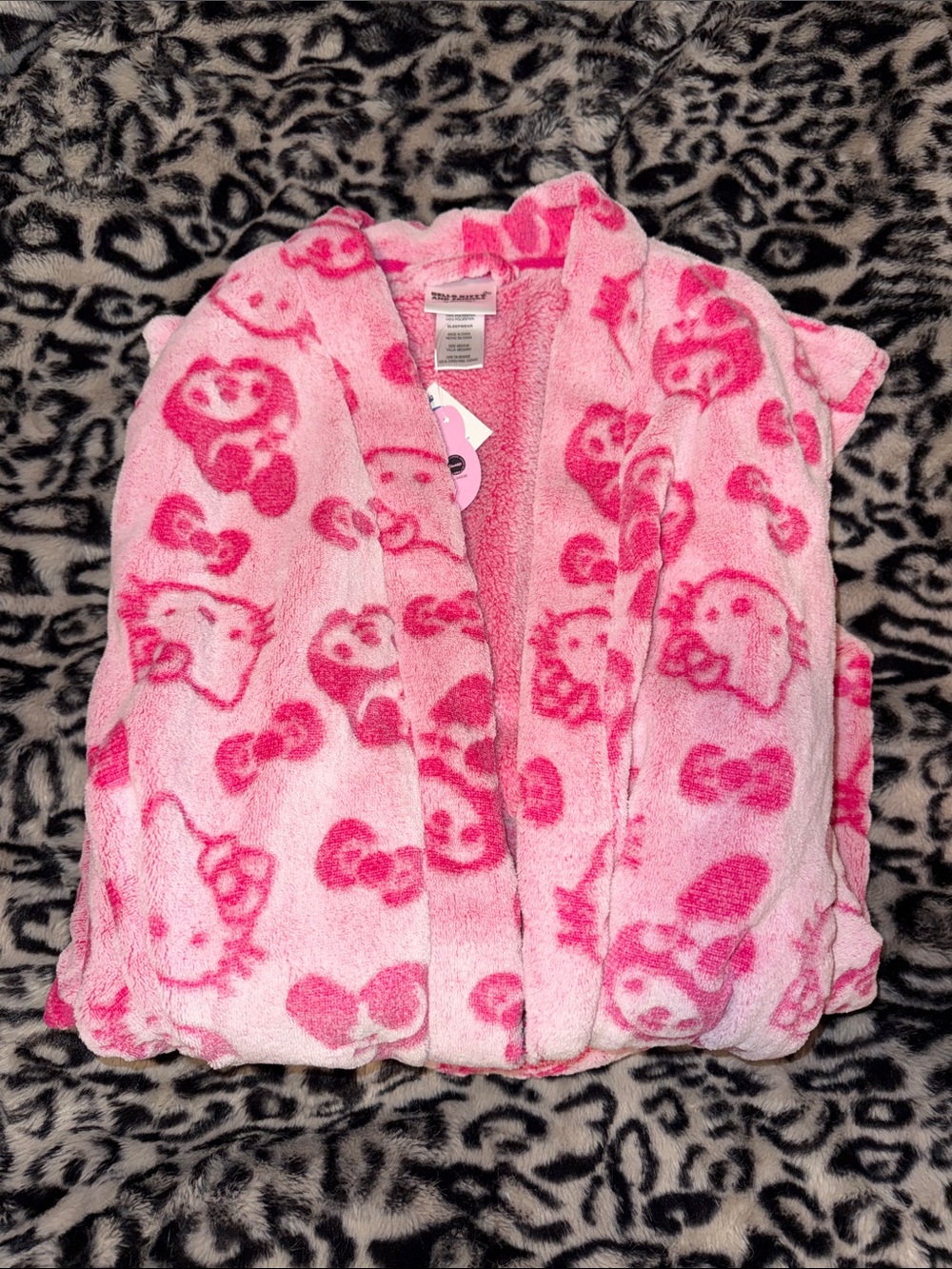 Hello Kitty Robe - Picture 3 of 3